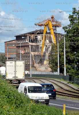 Wyburzanie stoczniowych budynkow przy ul. Jana z Kolna.
06.09.2012...