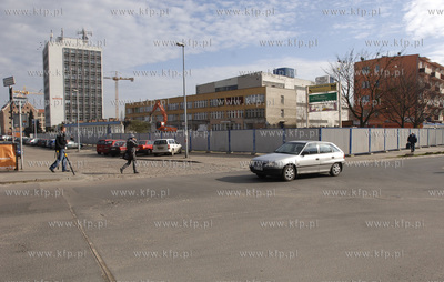 Gdansk. Wyburzanie starych budynkow pod budowe nowych...