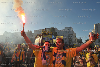 Gdynia swietuje awans Arki do ekstraklasy na skwerze...