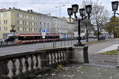Gdańsk Wrzeszcz. Aleja Gruwaldzka i tramwaj widziane...