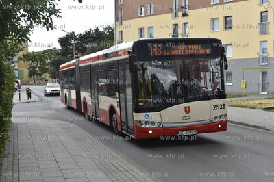 Gdańsk Brzeźno. Ul. Dworska. Autmobus miejski marki...