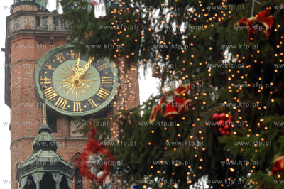 Choinka na Dlugim Targu w Gdansku. Na drugim planie...