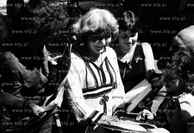 Festiwal Sopocki byl zawsze okazja dla lowcow autografow....