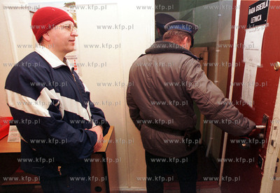 Antoni Sczyt jako czlonek Strazy Obywatelksiej w Gdansku-Letnicy.12.02.98....