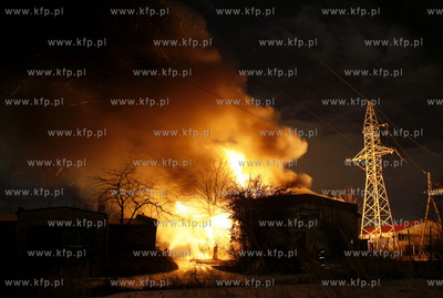 Gdansk. Pozar opuszczonego magazynu znajdujacego sie...