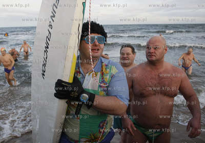 Gdansk Jelitkowo. Morsy witaja Nowy Rok kapiela w morzu.
01.01.2010
fot....