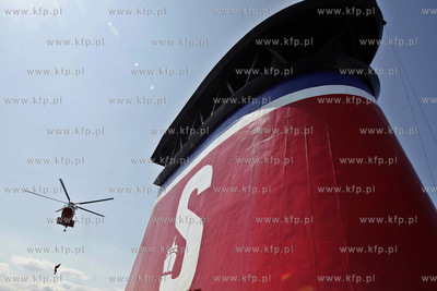 Gdynia. Swieto Morza. Pokaz dzialan antyterrorystycznych...