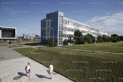 Kampus Uniwersytetu Gdanskiego w Oliwie. Nz budynek...