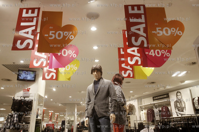 Poswiateczne wyprzedaze w Centrum Handlowym Manhattan...