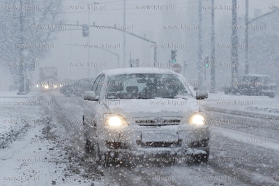 Gdansk.Ul. Grunwaldzka. Opady sniegu utrudniajace jazde.
29.12.2014
fot....