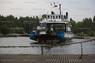 Ostatnie przeprawy przez Martwą Wisłe promem Wisłoujście.
31.05.2016
fot....