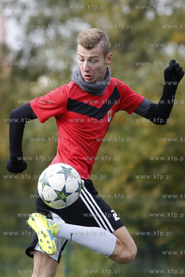 Gdansk Zaspa. Pilkarski turniej dzikich druzyn Do przerwy...