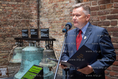 Zespół Przedbramia. Po 83 latach trzy dzwony kościelne,...