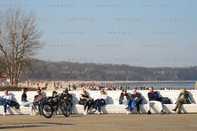 Pierwsze ciepłe, wiosenne dni przyciągneł na sopockie...