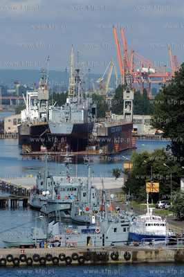 Port wojenny Gdynia Oksywie i Stocznia Marynarki Wojennej...