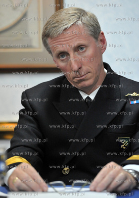 Okrety 12 panstw uczestniczacych w miedzynarodowych...