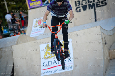 Gdansk. Plac Zebran Ludowych. Baltic Games, festiwal...