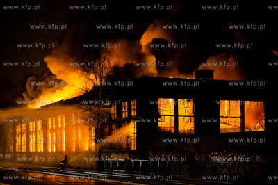 Gdansk. Pozar znajdujacej sie na terenie Stoczni Gdanskiej...