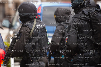 Gdansk. Wspolne cwiczenia grupy antyterrorystycznej...