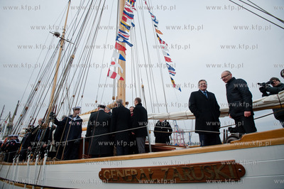 Gdansk. Stocznia Remontowa. Prezentacja zaglowca STS...