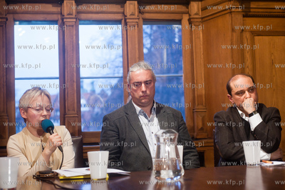 Gdansk. Ratusz Staromiejski. Debata publiczna pt. Co...