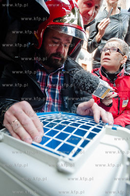Gdansk. Akcja ratunkowa kaczki krzyzowki oraz jej nowo...