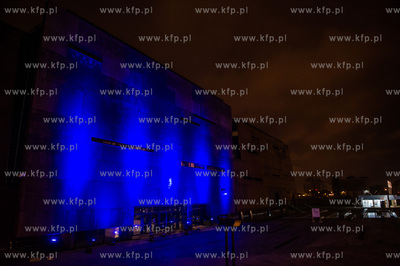 Gdansk. Podswietlona na niebiesko z okazji obchodow...