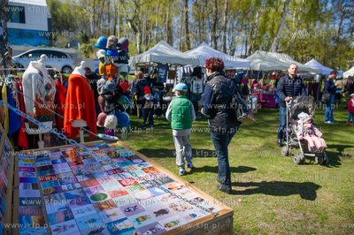 Gdynia. Skwer Arki Gdynia. Majowka przy Bulwarze, podczas...