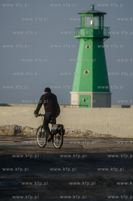 Gdańsk.  Falochron Zachodni w Nowym Porcie.
16.02.2017
fot....