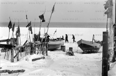Zaśnieżona plaża w Gdyni Orłowie. 
23.02.1986
3luty86_z.kosycarz_p21
Fot....