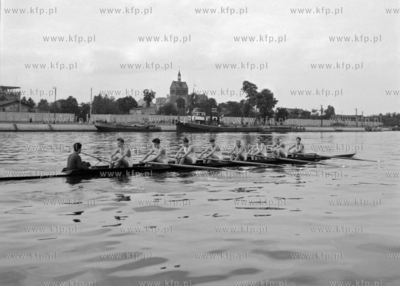 Ósemka ze sternikiem na Martwej Wiśle z widokami...