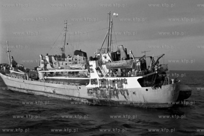 Statek Ylva zniszczony przez ogień. 
03.01.1971
0003044z_styczen1971
Fot....