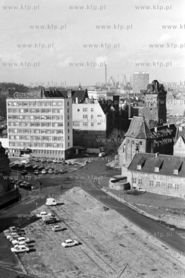 Parking na placu przy Baszcie Narożnej i Dwóru Miejskiego...