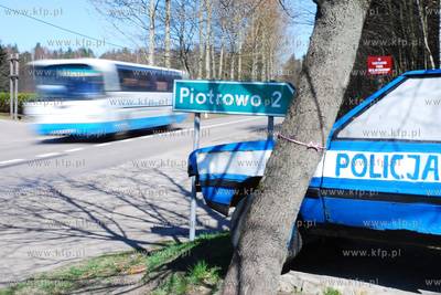 Szymbark k/Wiezycy. Nz. Atrapa policyjnego radiowozu...