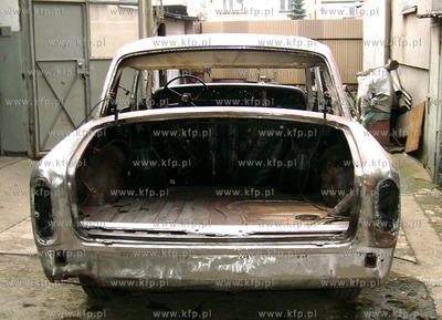 Rolls Royce z 1968 roku restaurowany w warsztacie blacharskim...