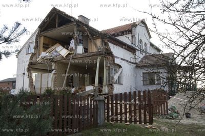 Kwidzyn. Zawalenie sciany budynku na ul. Zwirowa 16.
09.04.2009...