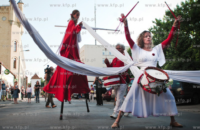 Trzynasta edycja Miedzynarodowego Festiwalu Teatrow...
