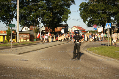 Chwaszczyno. Protest mieszancow Chwaszczyna i okolicznych...