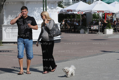 Sopot. Centrum Haffnera. Dariusz Michalczewski z zona...