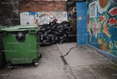 Kujawsko Pomorskie, miasto Torun. Nz. Plac zabaw przy...