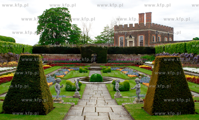 Wielka Brytania. Hampton Court - posiadlosc Henryka...
