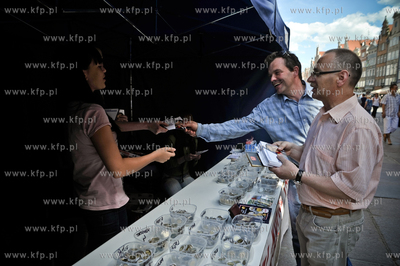 Akcja promocyjna Mlodych Demokratow na rzecz wsparcia...