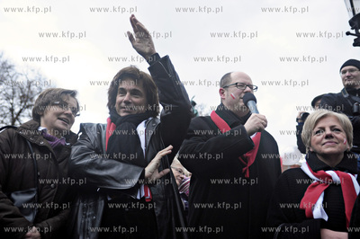 Wielka parada Niepodleglosci w Gdansku. Nz od lewej...