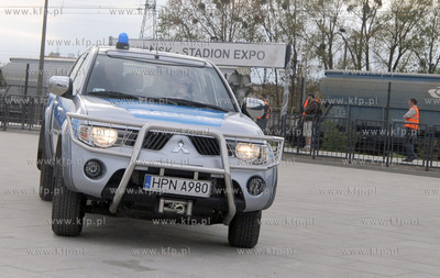 Pierwsi kibice przyjechali w czwartek kolejka SKM do...