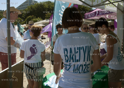 Miedzynarodowe sprzatanie plazy srodmiescie w Gdyni....