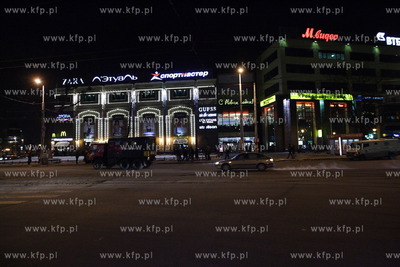 Rosja Kaliningrad noca - okolice Placu Zwyciestwa -...