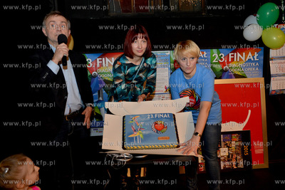 23 final WOSP w Gdyni. Licytacja prowadzona przez przez...