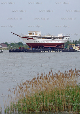 Transport kadluba do portu wewnetrzego w Gdansku szkolnego...