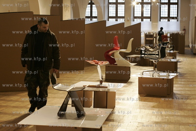 Gdansk, Akademia Sztuk Pieknych, wystawa krzesel i...