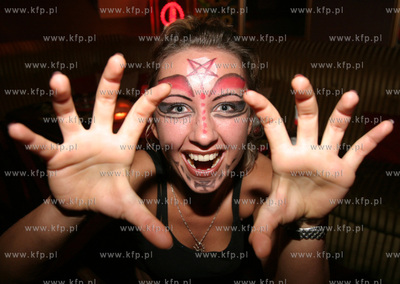Halloween w gdanskim klubie KABARET. 31.10.2003 fot....